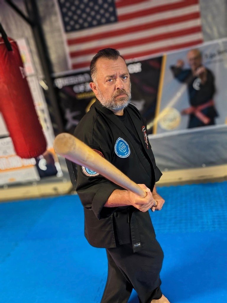 Grand Master Gualberto Moncayo en el dojo